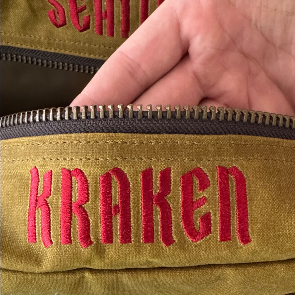 Filson x Seattle Kraken Tin Cloth Zippered Tote 1 of 300 Team Store Exclusive - Picture 6 of 9